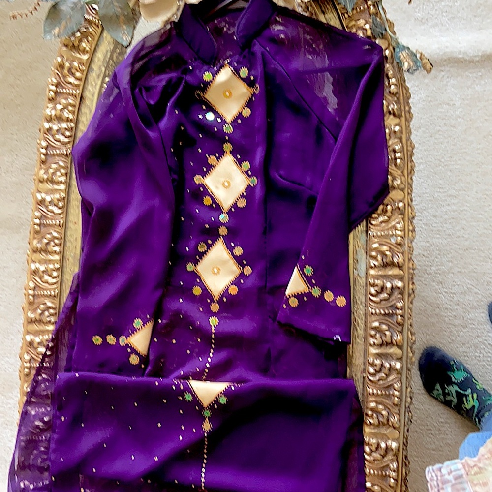 Beautiful custom-made Ao Dai, size 6